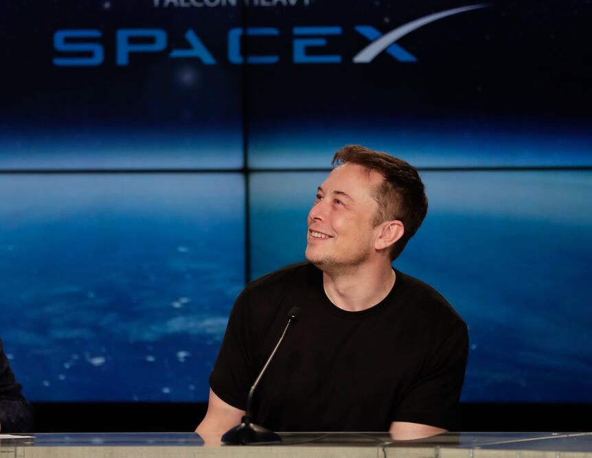 Al fundador de Tesla y SpaceX le apasiona hablar de los peligros de la inteligencia artificial 