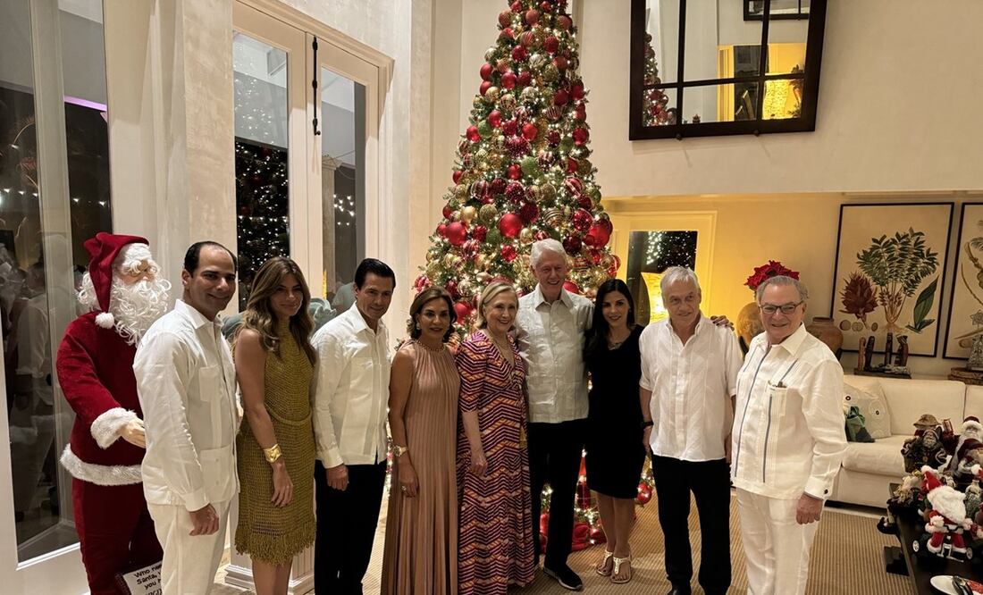 El expresidente mexicano Enrique Peña Nieto y los Clinton. Foto: X de Frank Elias Rainieri