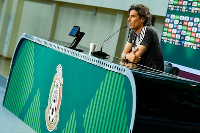 Roban casa de los padres de Guillermo Ochoa