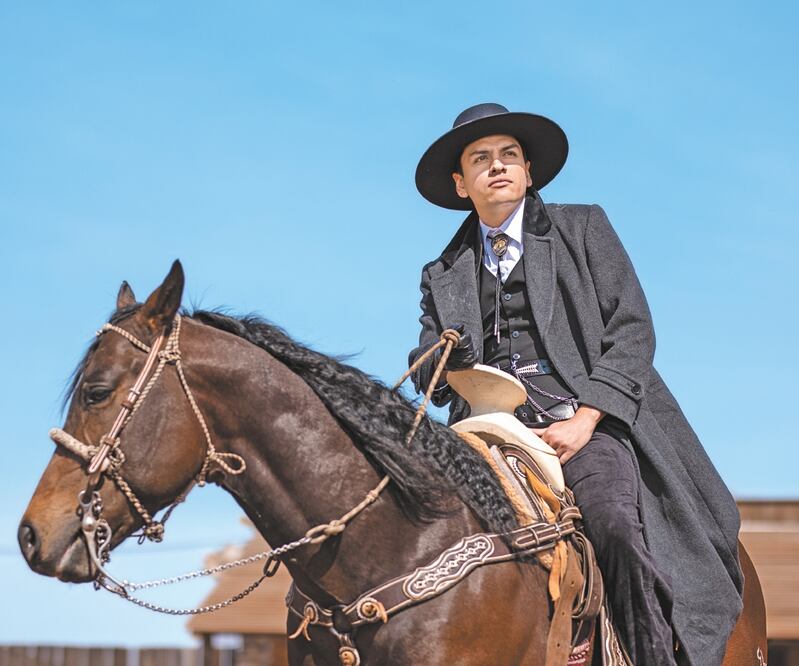 Considera que la funcion de los jóvenes es llevar la música mexicana más lejos. Foto: SONY MUSIC