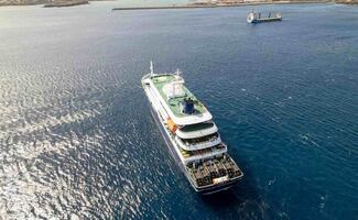 Crucero afectado por brote de hantavirus contempla desembarcar en las Islas Canarias; Cabo Verde le niega la entrada  