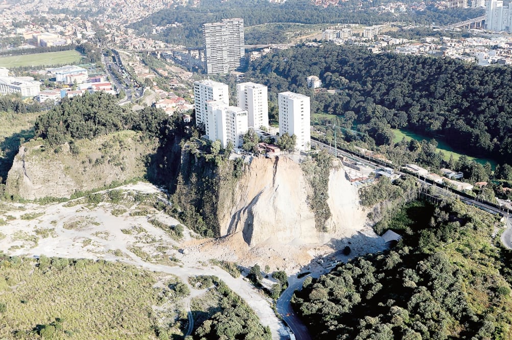 Por los deslizamientos de tierra, tres edificios fueron desalojados y la obra aledaña fue suspendida como medida de seguridad (Especial)