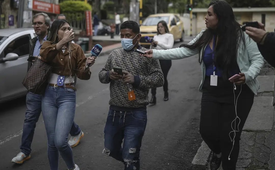 Manuel Ranoque, el padre de dos de los niños indígenas más jóvenes que sobrevivieron a un accidente de aviación en la Amazonía. Foto: AP