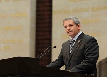 Con declaraciones 'vagas' no se rescata economía del país: Torres Confiño