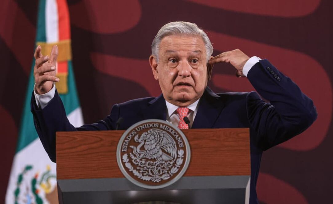 Aunque dijo que no hablaría sobre “el relevo” presidencial, el presidente Andrés Manuel López Obrador aseguró que no habrá ningún problema, porque no ve ningún “despeñadero”, ni ningún obstáculo. Gabriel Pano/EL UNIVERSAL