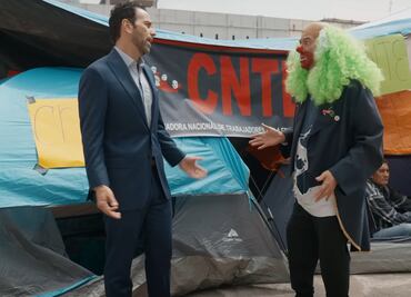 Brozo y Loret visitan el "tianguis del bienestar"; incluye plantón de la CNTE y figura de MrBeast