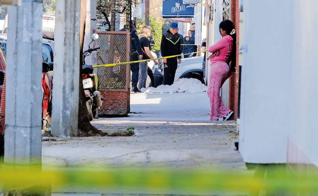 La mujer fue asesinada a balazos en el cruce de las calles Schumann y Tetrazzini. Foto: OSMAR ALVARADO/EL UNIVERSAL