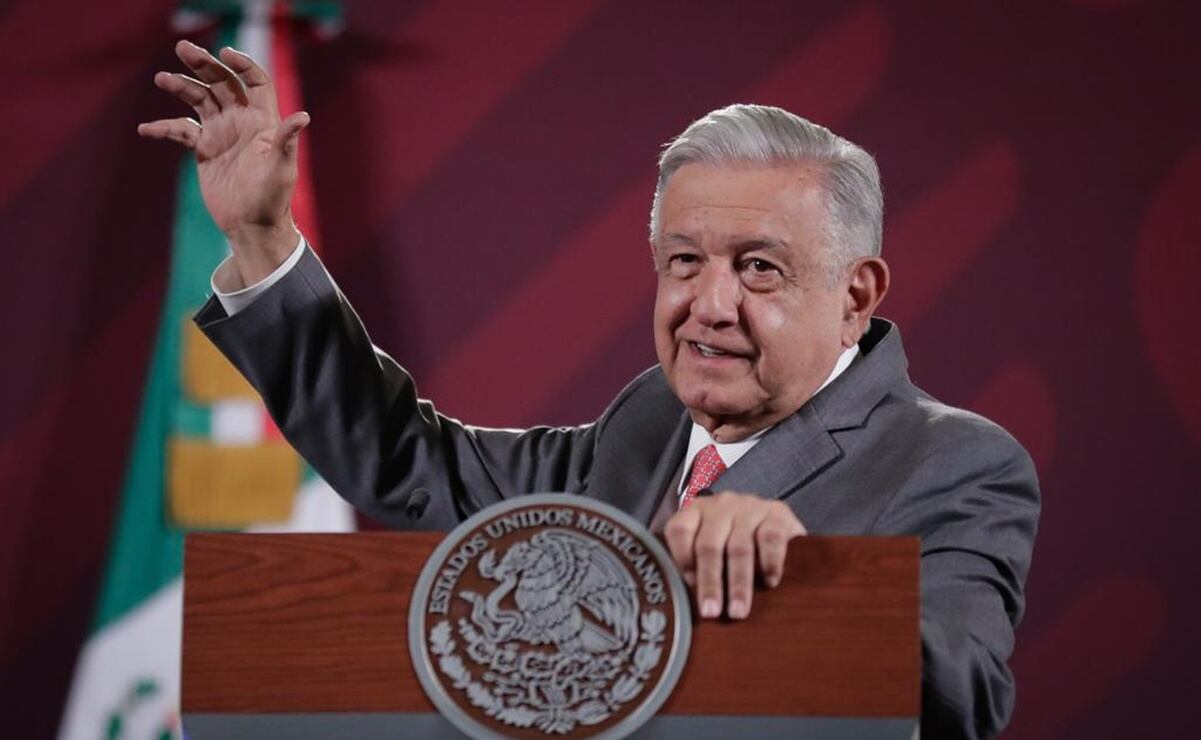 VIDEO: Así suena AMLO cantando en la mañanera