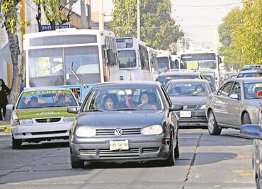 Este jueves 14 de noviembre no circulan autos con engomado verde