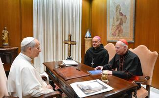Cardenal Aguiar se reúne con el Papa León XIV en el Vaticano; reitera invitación para que visite México