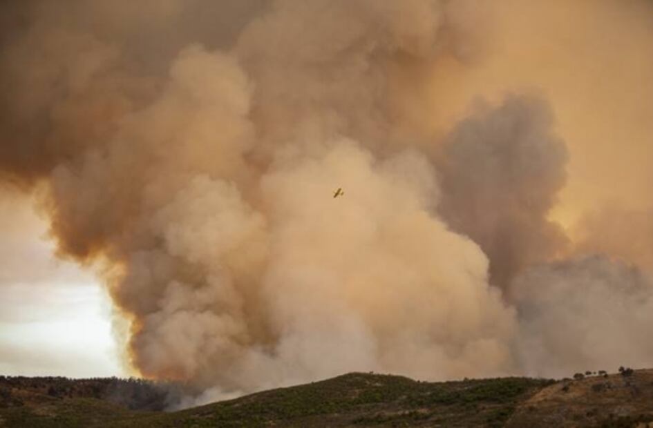 Incendios en España dejan 3 mil 500 evacuados y 10 mil hectáreas quemadas