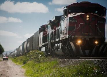 Ferrocarrileros reportan bloqueo en la vía Veracruz-CDMX; obstrucción afecta al sector agrícola y energético, aseguran