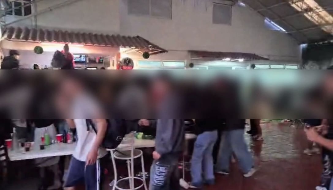 En el interior del salón de fiestas se desarrollaba una fiesta de fin de curso de la escuela preparatoria vocacional 3. Foto: Especial.