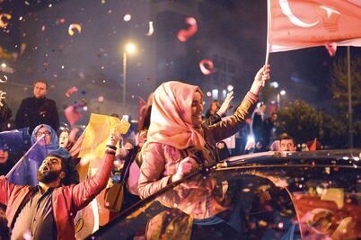 Oficialista AKP recupera la mayoría absoluta en Turquía