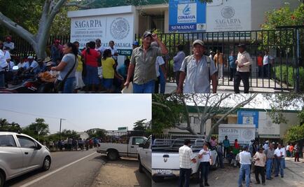 Bloquean agricultores carretera en Tehuantepec