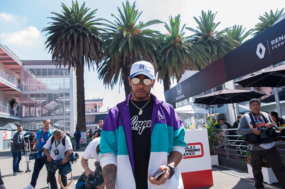 El piloto Lewis Hamilton se ha dedicado a compartir, vía Instagram Stories, su gusto por llegar a México (Crédito: EL UNIVERSAL/Sergio Bautista y mercedesamgf1.com)