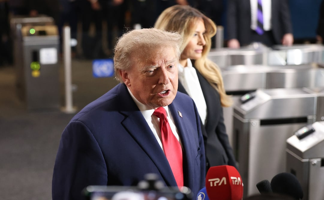 El presidente de EU, Donald Trump, le dijo a una reportera de la cadena CNN que no debería estar cubriendo su llegada a la Asamblea General de la ONU, en medio del veto que mantiene contra esa cadena de noticias. Foto: EFE