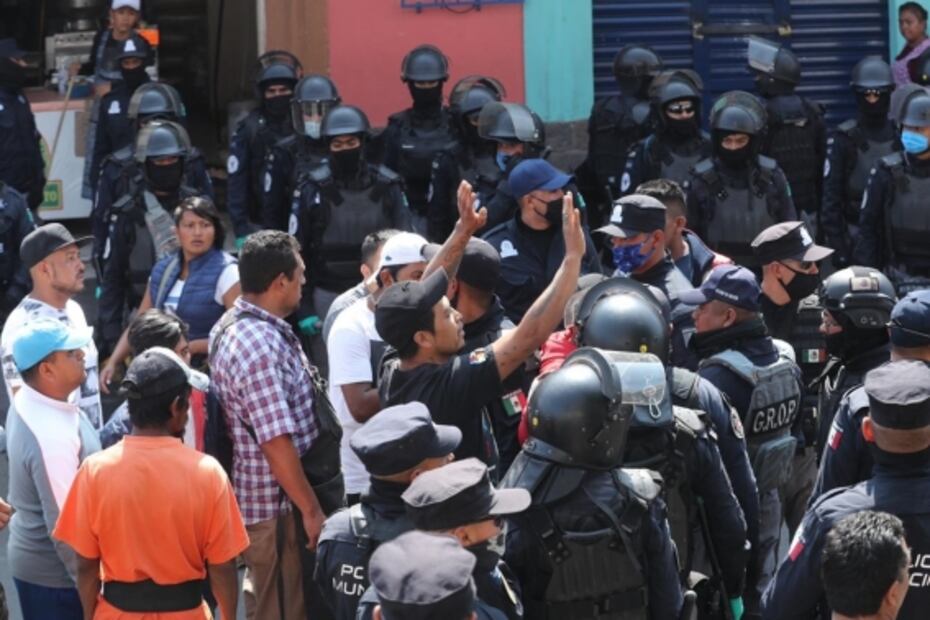 Comerciantes ambulantes cierran calles del centro de Toluca