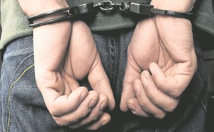 FGR detiene a exmando policial de Nuevo León con 12.5 kilos de cristal