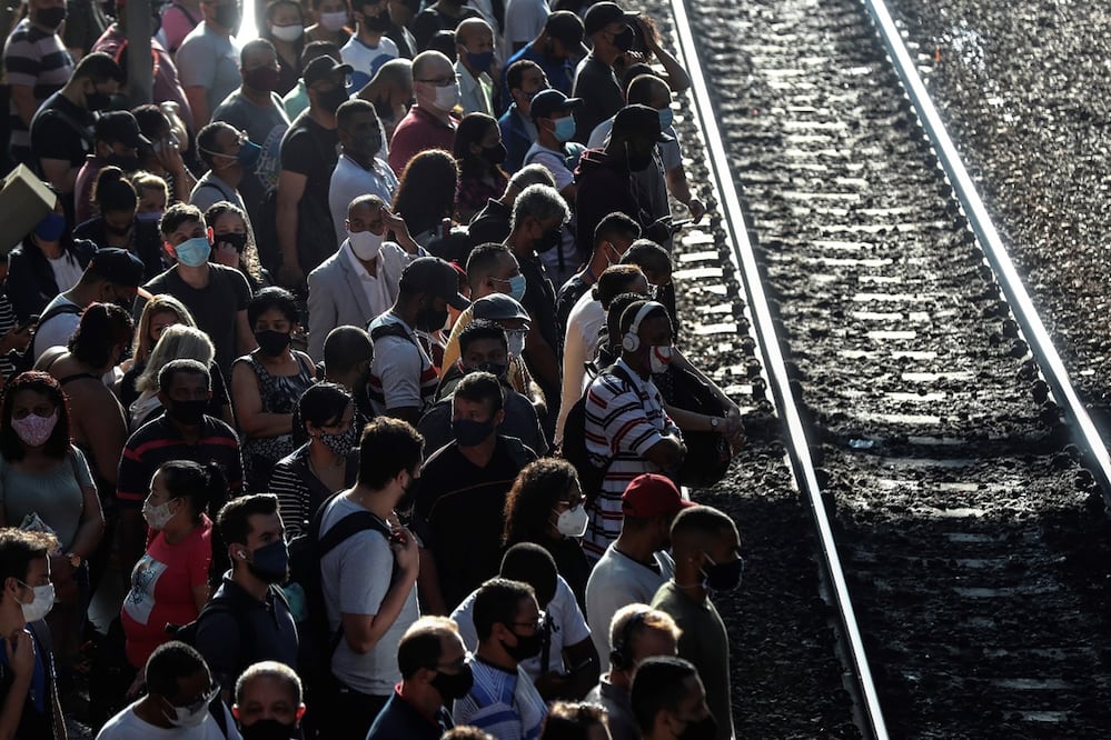 Conglomeraciones durante la pandemia del Covid-19. Foto: EFE/ Sebastiao Moreira, archivo