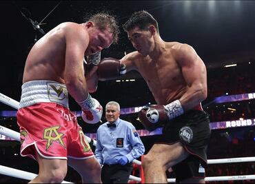 Canelo Álvarez lamenta enfrentarse a Dmitry Bivol: "No debí haber peleado"