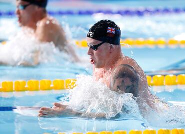 Adam Peaty rompe récord mundial de natación