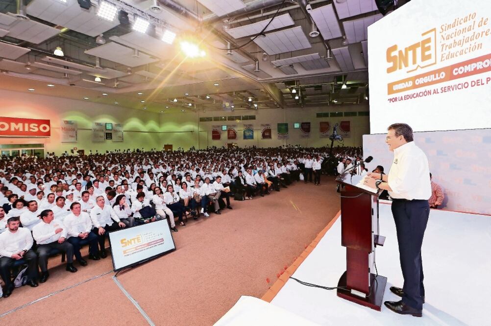 Ante 3 mil 734 delegados, Juan Díaz de la Torre abrió los trabajos del VII Congreso Nacional Extraordinario del Sindicato Nacional de Trabajadores de la Educación en el Centro Internacional de Convenciones Puerto Vallarta, Jalisco. (SNTE)