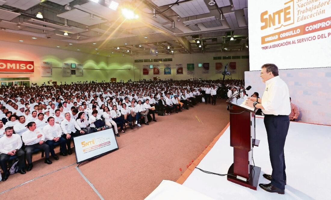 Ante 3 mil 734 delegados, Juan Díaz de la Torre abrió los trabajos del VII Congreso Nacional Extraordinario del Sindicato Nacional de Trabajadores de la Educación en el Centro Internacional de Convenciones Puerto Vallarta, Jalisco. (SNTE)