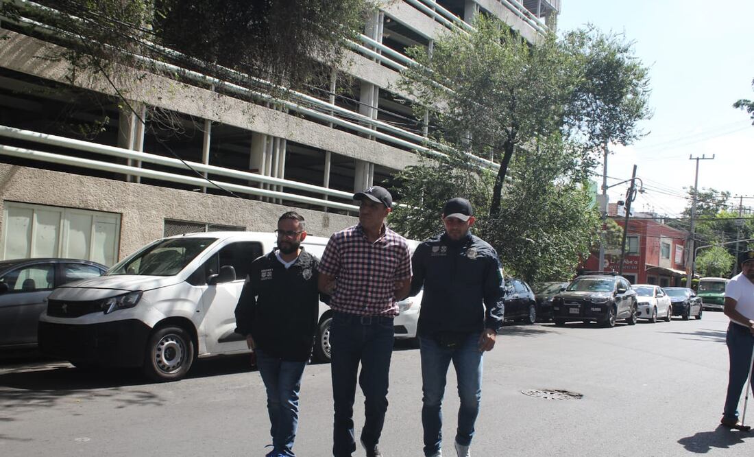 El sujeto de unos 49 años de edad que golpeó y robó a un estudiante de la UAM Xochimilco fue detenido y llevado a la agencian 50 de la Fiscalía de Investigación Estratégica Central. (Foto: Francisco Rodríguez)