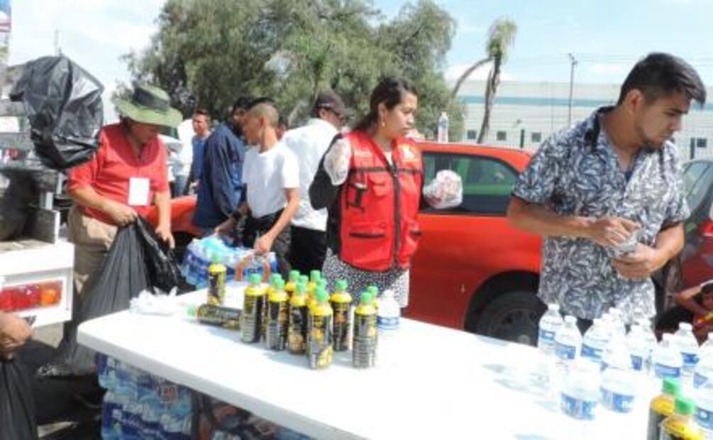 Dan "aventón" a migrantes en la autopista México-Querétaro