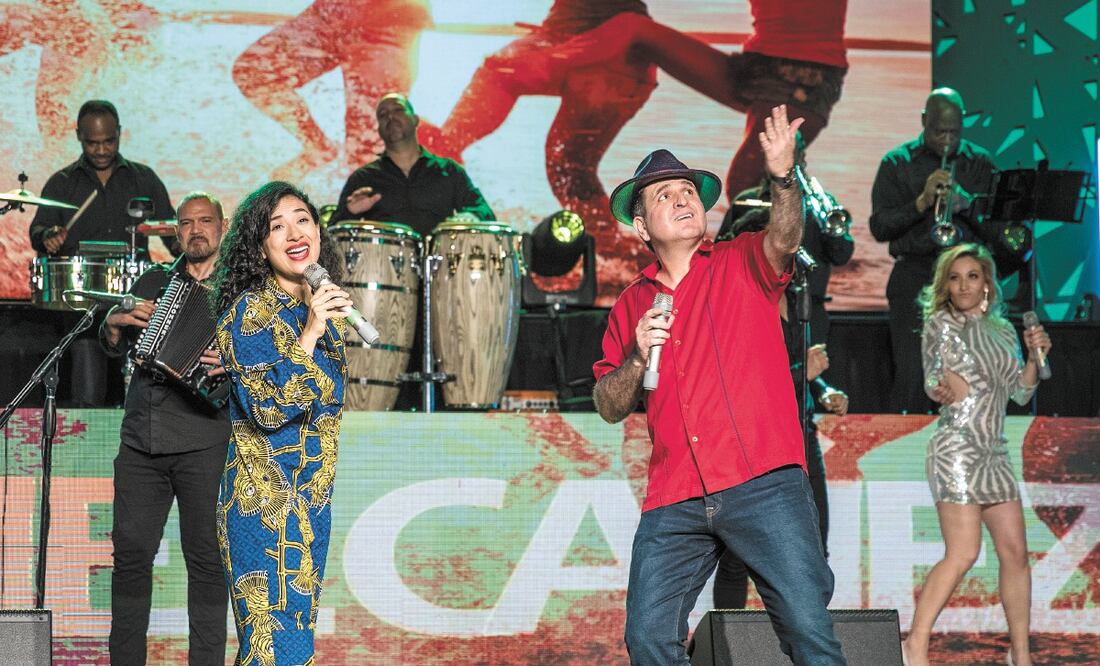 Flor Amargo interpreta su tema “Tiempo”, que compuso en sus inicios. Foto: SERGIO TAPIA. EL UNIVERSAL