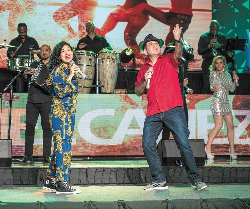 Flor Amargo interpreta su tema “Tiempo”, que compuso en sus inicios. Foto: SERGIO TAPIA. EL UNIVERSAL