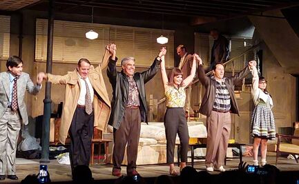 Itatí Cantoral recibe ovación de pie por "Sola en la oscuridad"