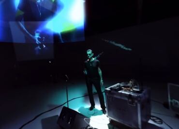 Video. Depeche Mode canta "Going backwards" en 360 grados