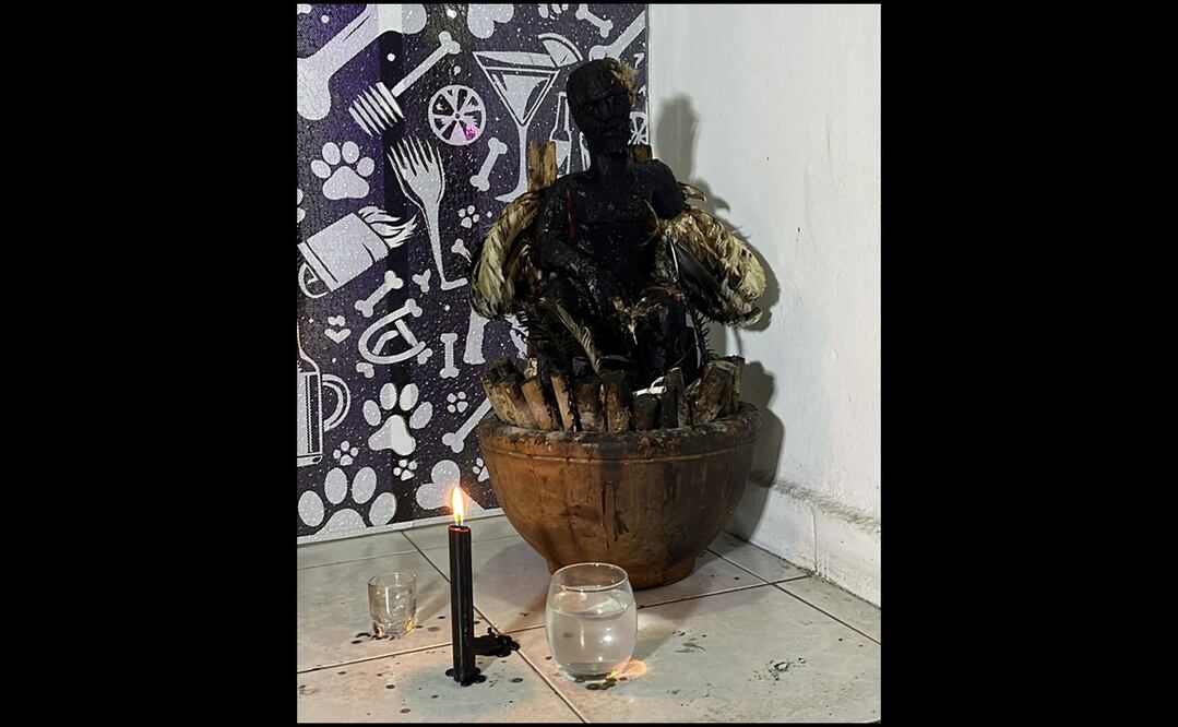 Durante el cateo al bar clandestino "El Perro Salado" realizado el pasado mes de junio, la policía capitalina halló un altar de protección utilizado en la santería. (Foto: especial)