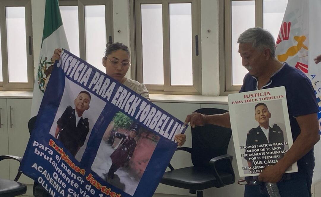 Madre de Erick Torbellin cadete de la escuela Ollin Cuauthemoc quien falleció el pasado 23 de abril. Foto: Especial