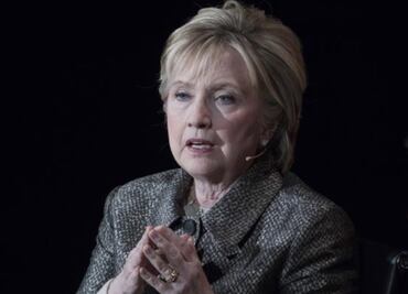 ¿Cómo lograron hackear miles de correos de Hillary Clinton?