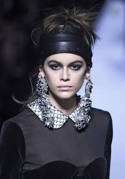 El regreso de los accesorios noventeros para tu cabello