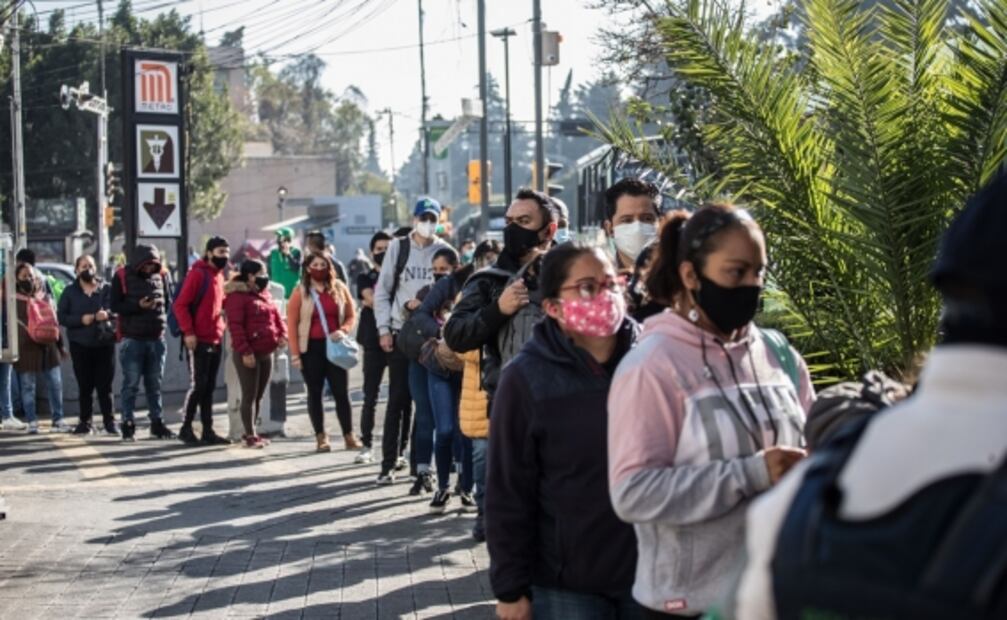 Aumento en la venta de flores y coronas, Metro sin servicio y protestas de ciclistas, entre las fotos de la semana
