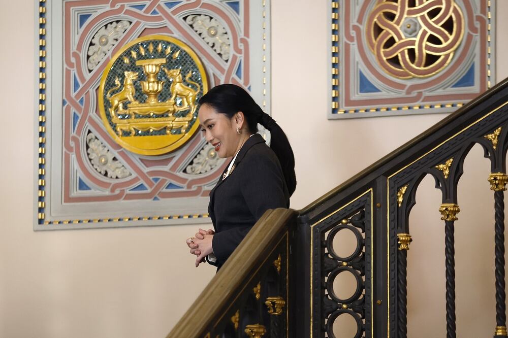 La destituida primera ministra tailandesa, Paetongtarn Shinawatra, llega a una conferencia de prensa para abordar su destitución, en la Casa de Gobierno en Bangkok, Tailandia, el 29 de agosto. Foto: EFE