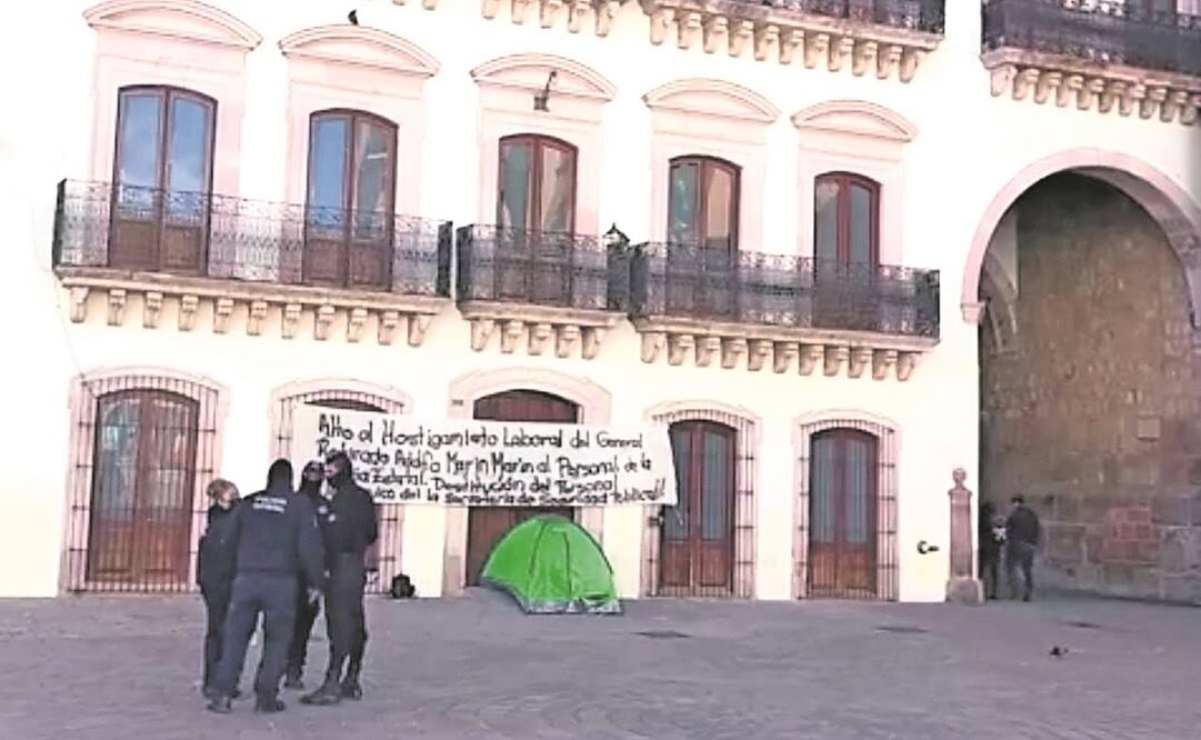 Elementos de la Policía Estatal Preventiva también piden la renuncia del secretario de Seguridad Pública, Adolfo Marín. Foto: Especial