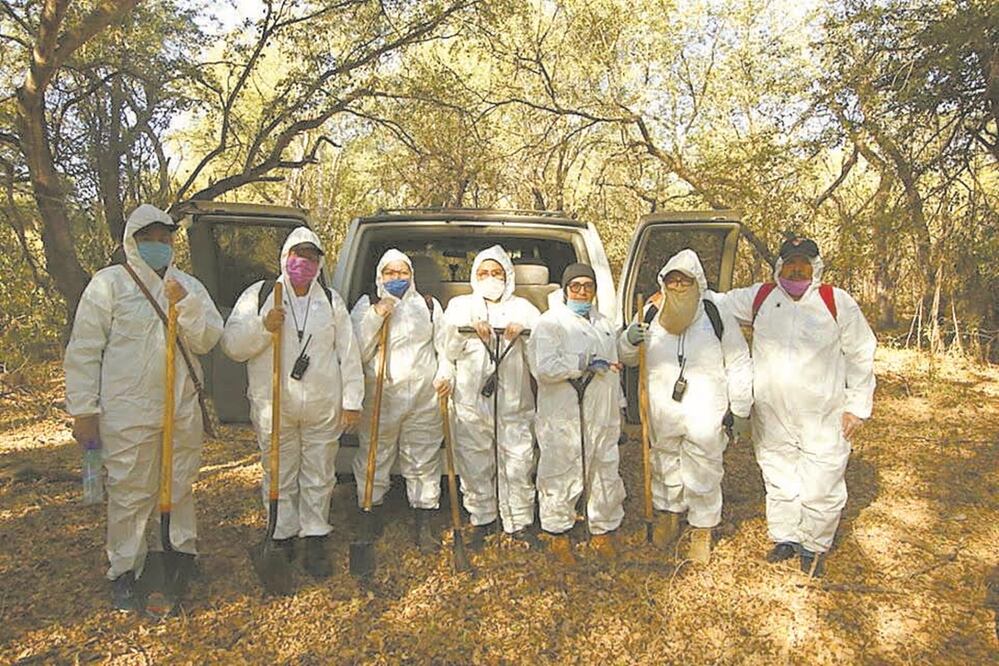 Los miembros del colectivo Sabuesos Guerreras siguen saliendo a buscar a los desaparecidos, pero toman medidas de protección contra el Covid-19, al reducir el número de participantes y los recorridos. FOTOS: ESPECIALES