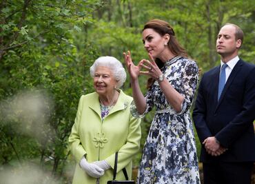 Kate Middleton luce un look ideal para esta temporada