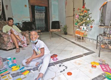 Cubanos inician con temor 2021 por ajuste