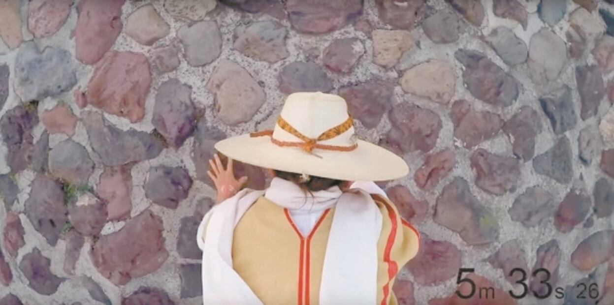 En la cima de la Pirámide del Sol, la senadora Jesusa Rodríguez hace propaganda política