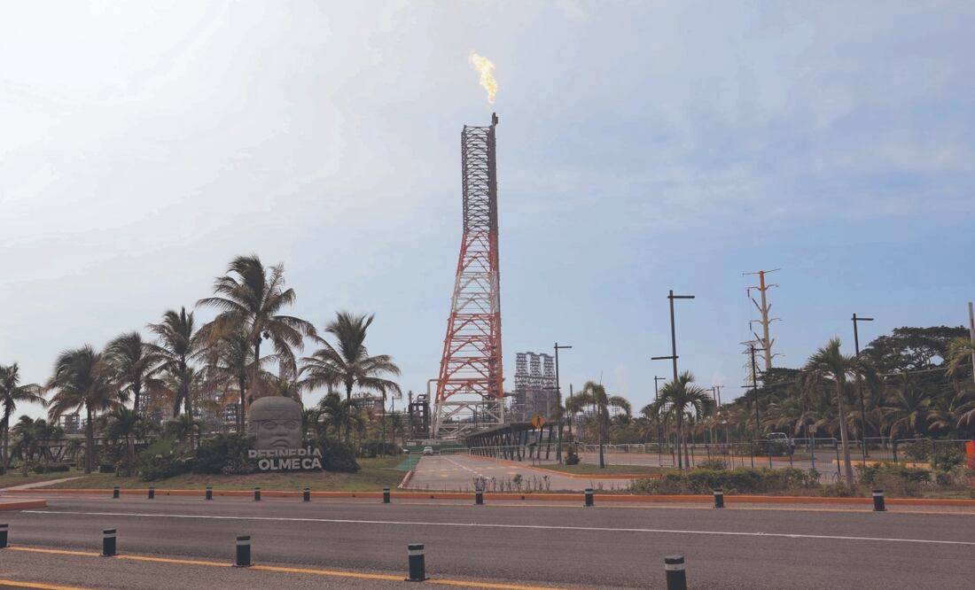 De acuerdo con información oficial, la construcción de la refinería de Dos Bocas tuvo una inversión de 20 mil 168 millones de dólares. Archivo El Universal