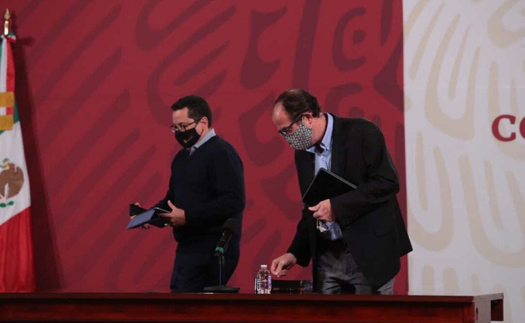 José Luis Alomía presentó los números del día acompañado del doctor Ruy López. Foto: Juan Boites/El Universal