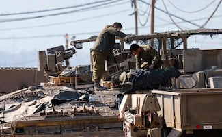 Kuwait derriba por error tres aviones de EU; embajada pide evitar la zona por amenaza de ataques