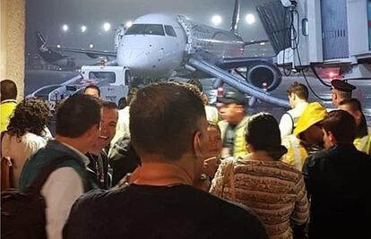 Reubican a pasajeros del vuelo con destino a Puerto Vallarta