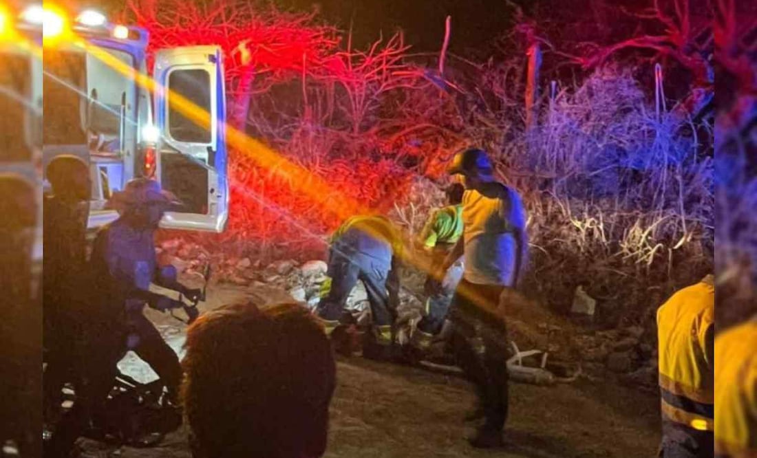 Explota una presunta mina cuando circulaba una camioneta de la Fiscalía de Jalisco en Tlajomulco. Foto: Especial